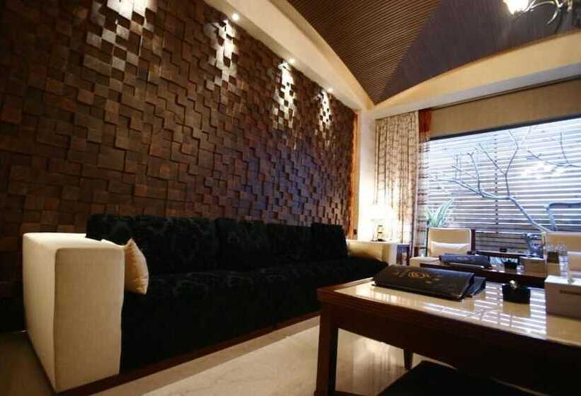 The Yorker De Luxe Motel