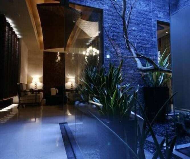 The Yorker De Luxe Motel