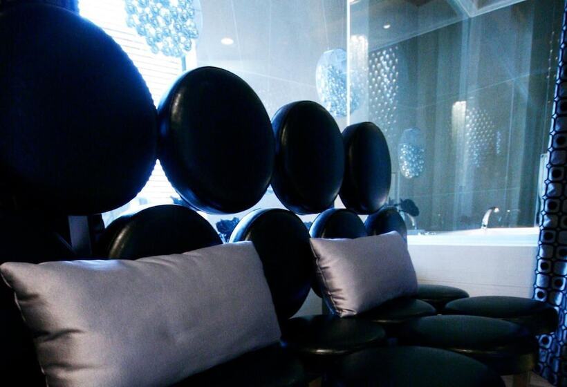 The Yorker De Luxe Motel