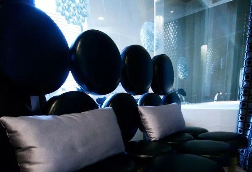 The Yorker De Luxe Motel
