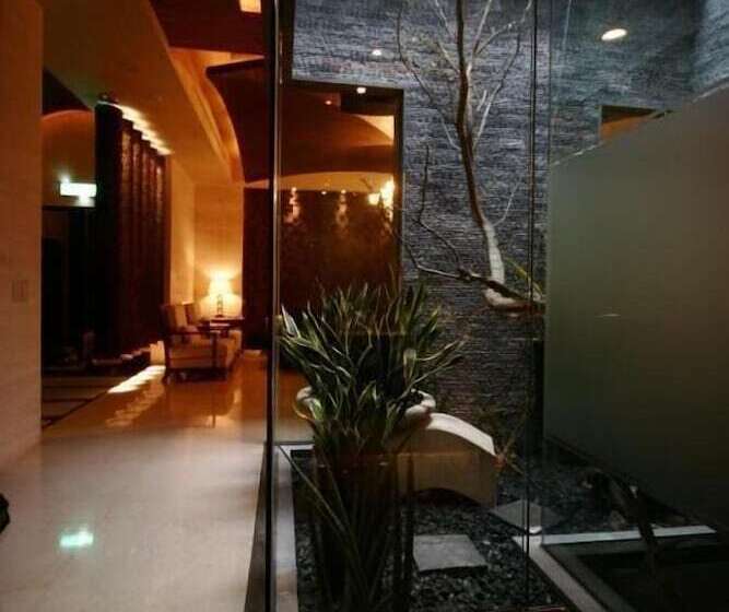 The Yorker De Luxe Motel