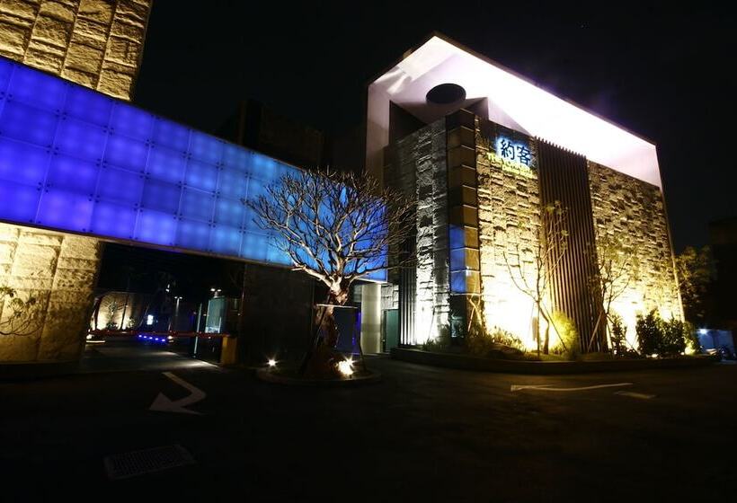 The Yorker De Luxe Motel