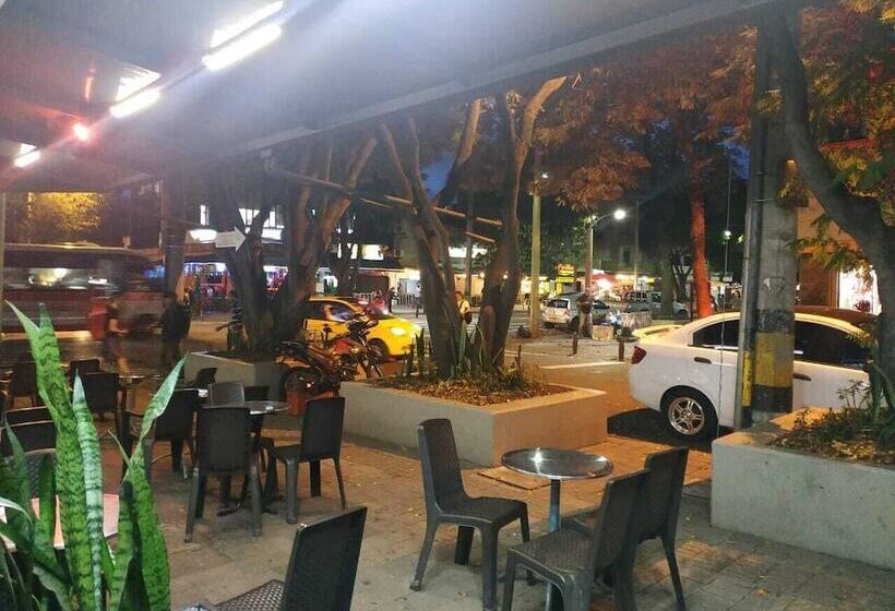 Apartahotel Montes La 70