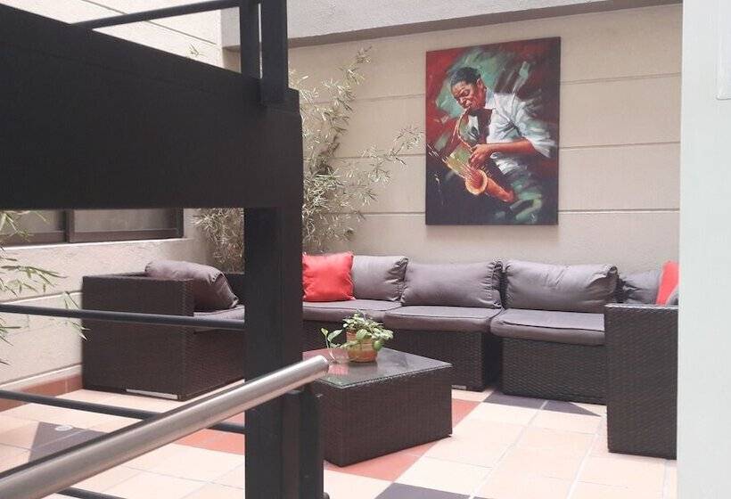 Apartahotel Montes La 70