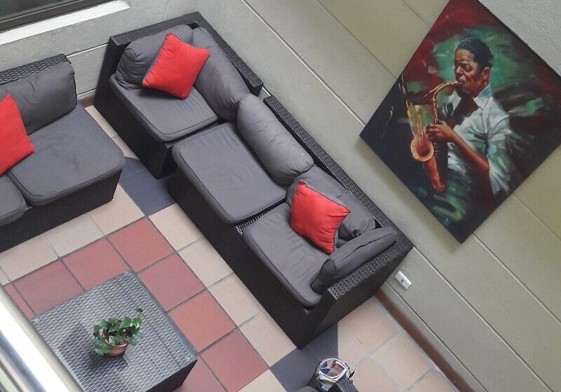 Apartahotel Montes La 70