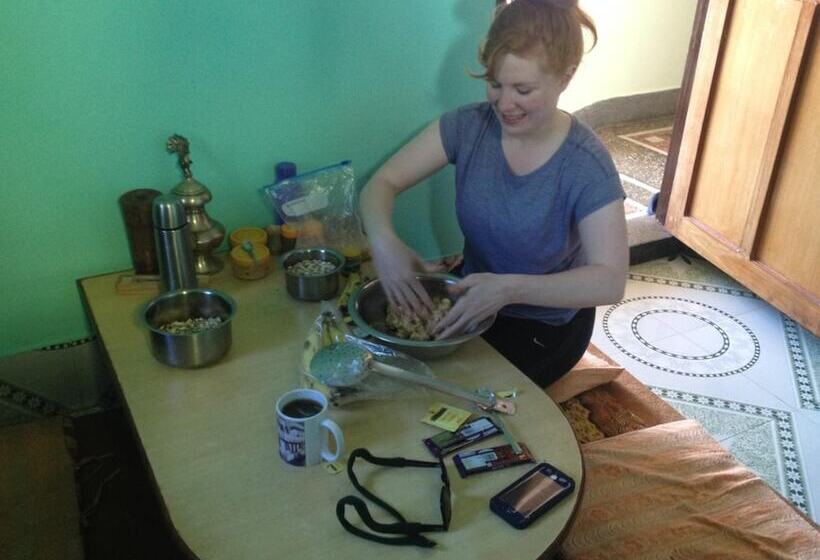 تختخواب و صبحانه Laxmi Homestay