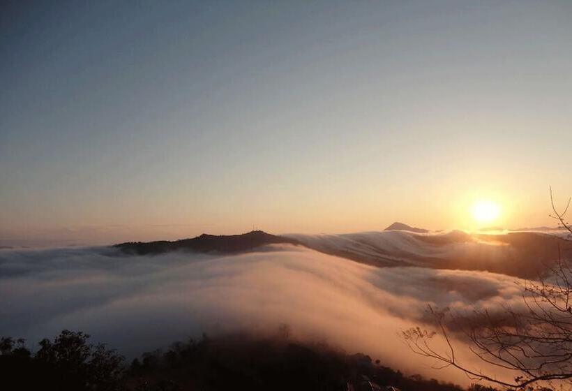 تختخواب و صبحانه Laxmi Homestay