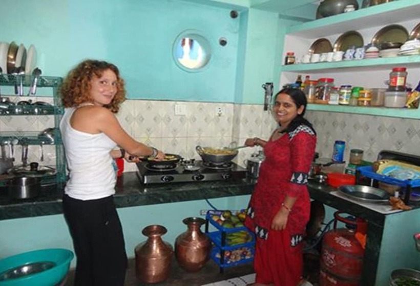 تختخواب و صبحانه Laxmi Homestay