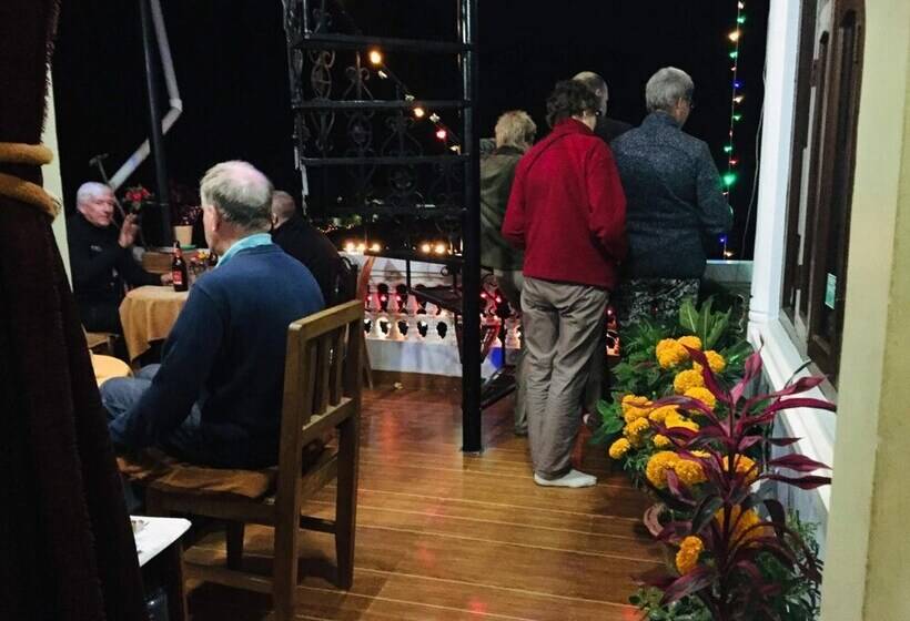 تختخواب و صبحانه Laxmi Homestay