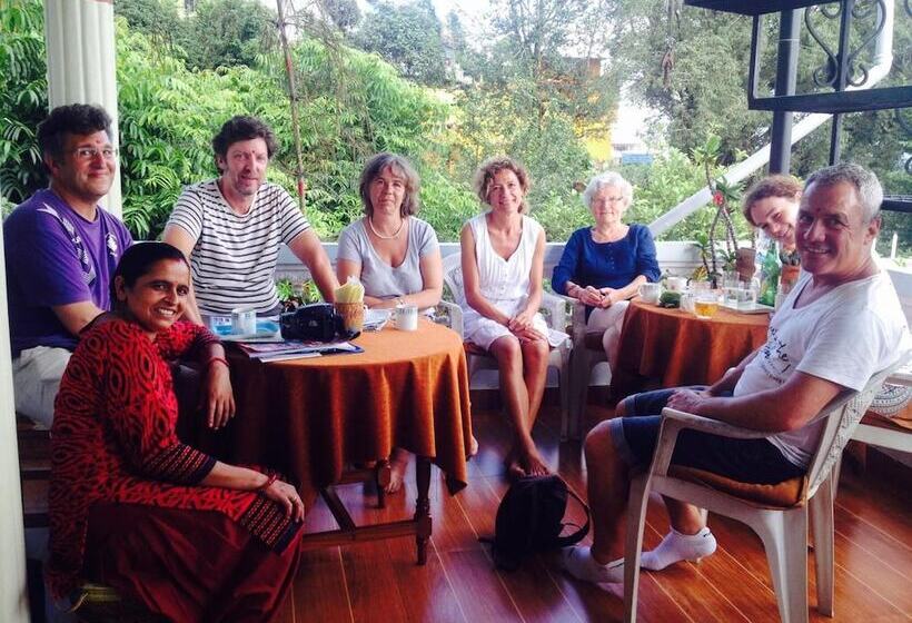 تختخواب و صبحانه Laxmi Homestay