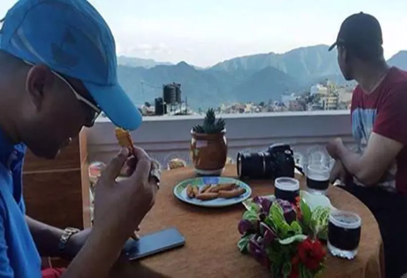 تختخواب و صبحانه Laxmi Homestay