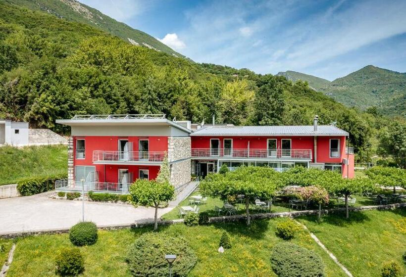 Gefiri Plakas Hotel By Konnect, Tzoumerka