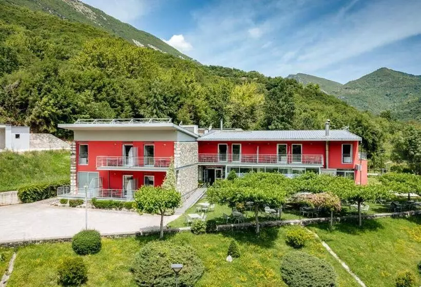 Gefiri Plakas Hotel By Konnect, Tzoumerka