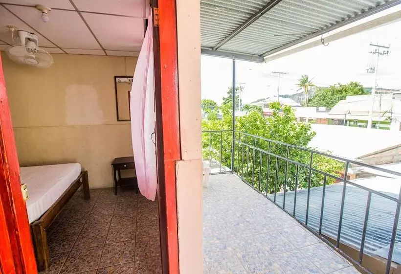 Hostal Los Chamos   Hostel