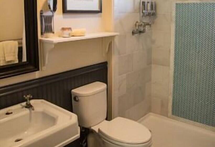 客栈  The Madrones