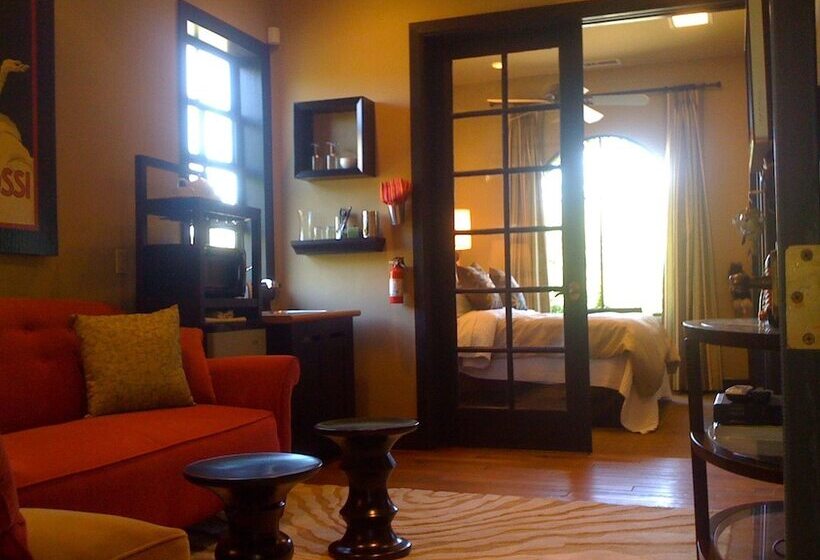 客栈  The Madrones