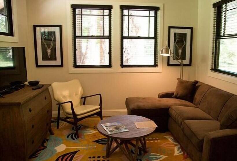 客栈  The Madrones