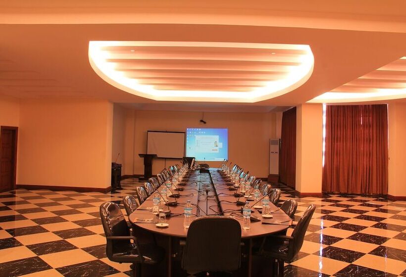 هتل Aye Chan Thar