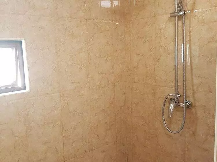 هتل Aye Chan Thar