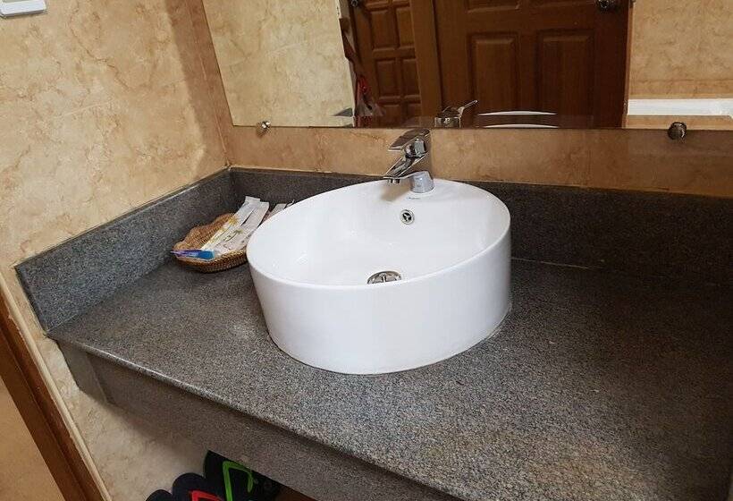 هتل Aye Chan Thar