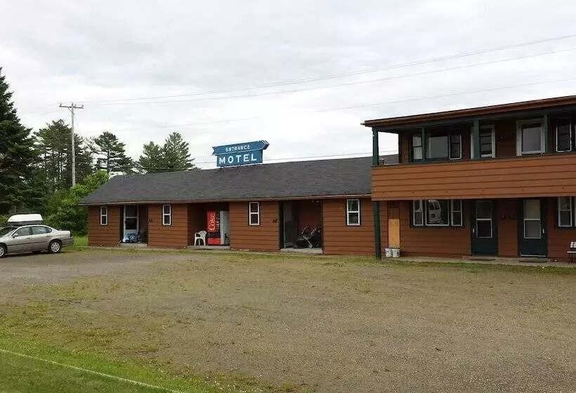 Hotelli Bear Paw Inn