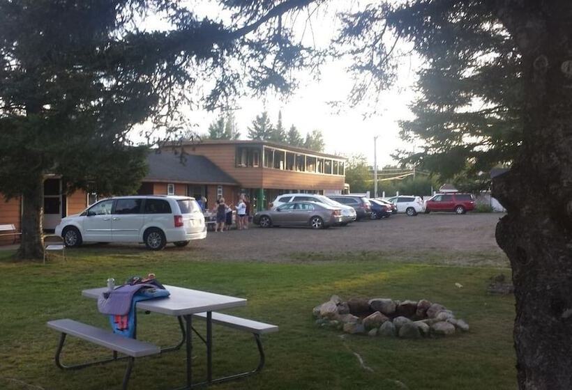 فندق Bear Paw Inn