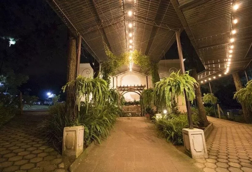 هتل Cabaña Suiza