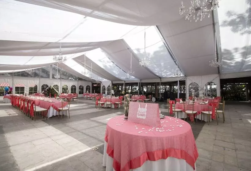 هتل Cabaña Suiza