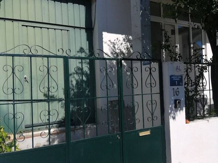 Hotel Oriente Dna Studios & Rooms