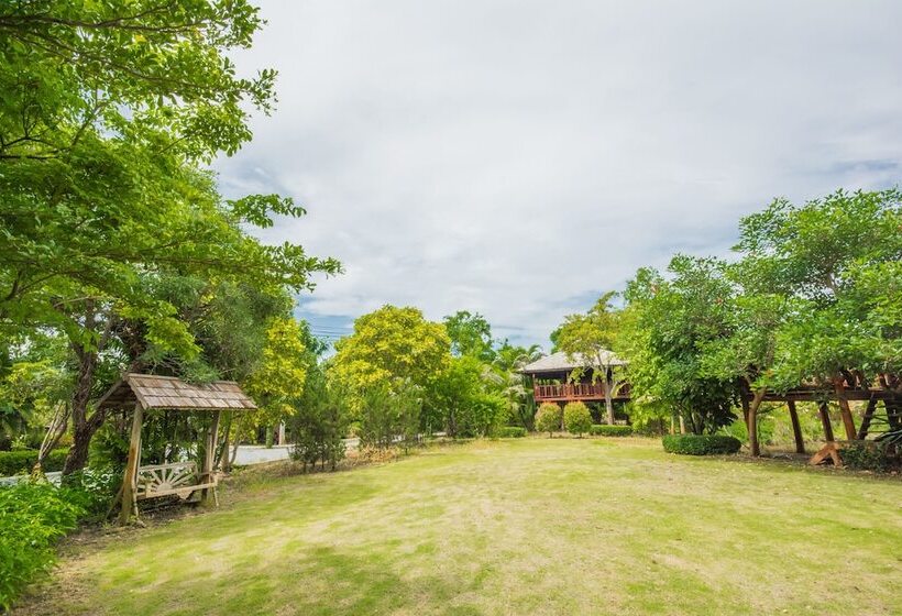 Hotelli Phu Proud Resort