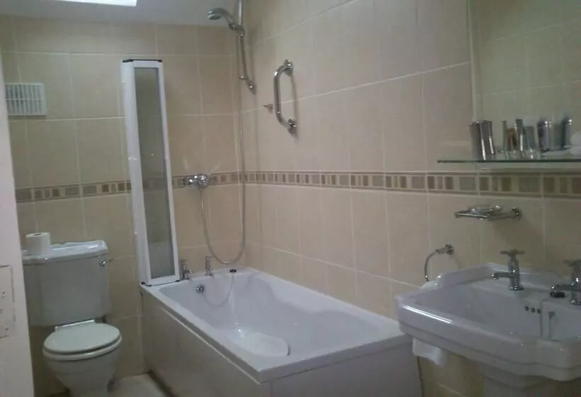 Maaseutuhotelli Coolanowle Country House