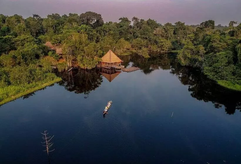 ホテル Sani Lodge
