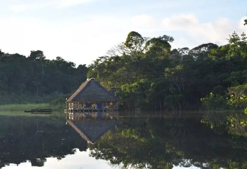 ホテル Sani Lodge