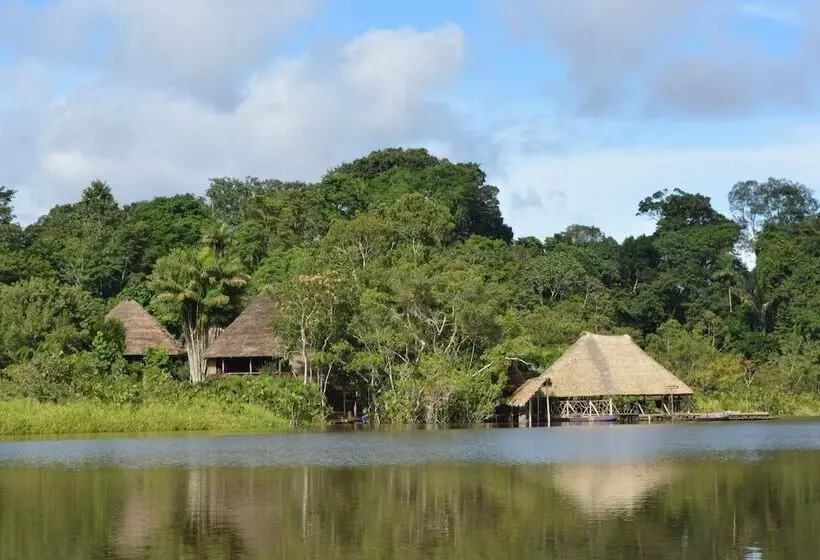 ホテル Sani Lodge