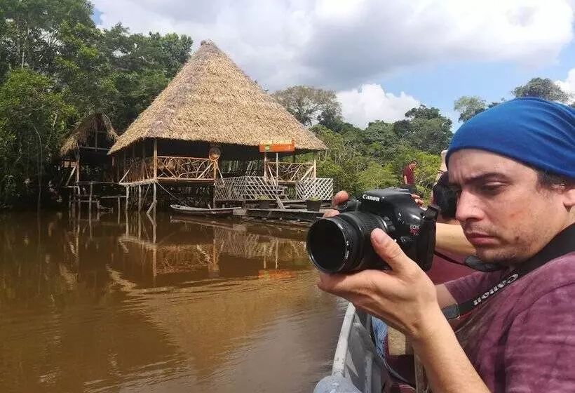 ホテル Sani Lodge