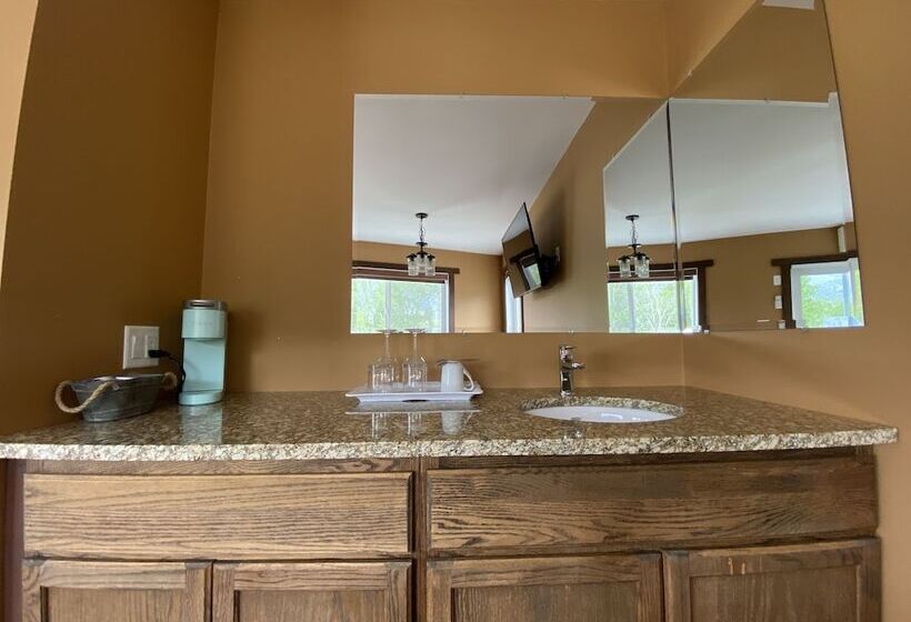 호텔 Similkameen Wild Resort & Winery