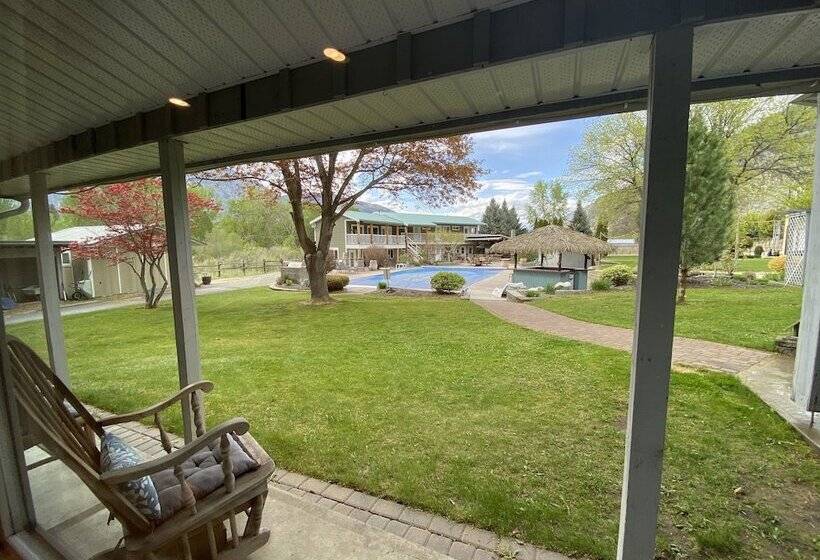 호텔 Similkameen Wild Resort & Winery