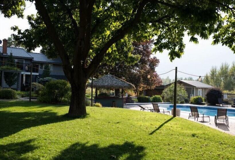 호텔 Similkameen Wild Resort & Winery