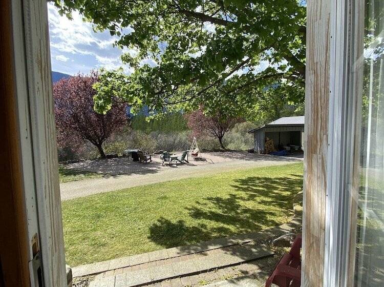 호텔 Similkameen Wild Resort & Winery