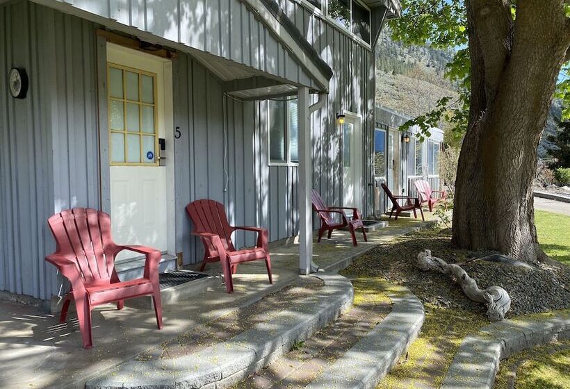 호텔 Similkameen Wild Resort & Winery