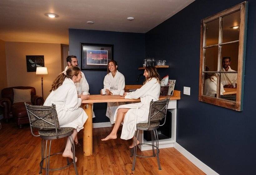 호텔 Similkameen Wild Resort & Winery