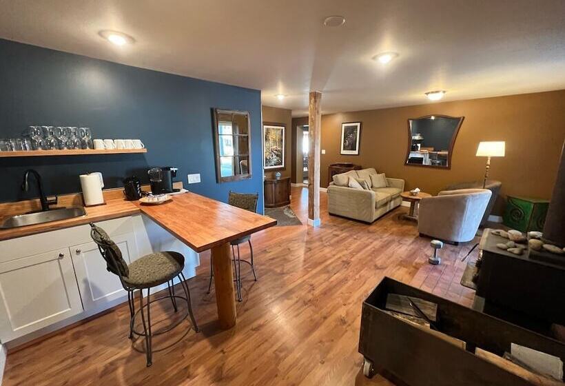 호텔 Similkameen Wild Resort & Winery