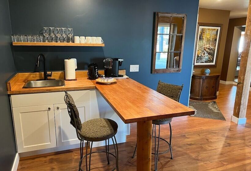 호텔 Similkameen Wild Resort & Winery