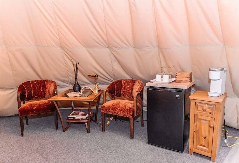 호텔 Similkameen Wild Resort & Winery