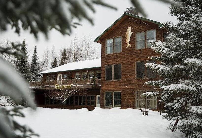 فندق Skyport Lodge