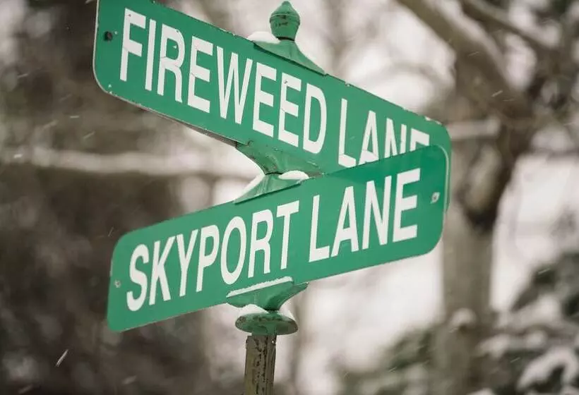 Hotelli Skyport Lodge