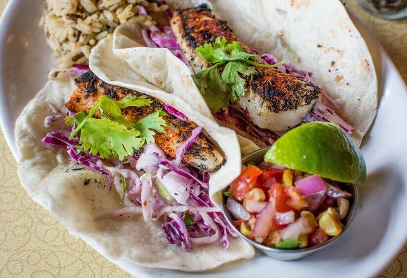 فندق Skyport Lodge