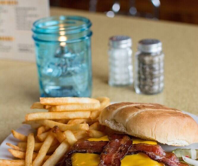 فندق Skyport Lodge