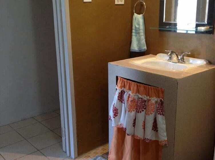 هتل The Adventures Inn Peleliu