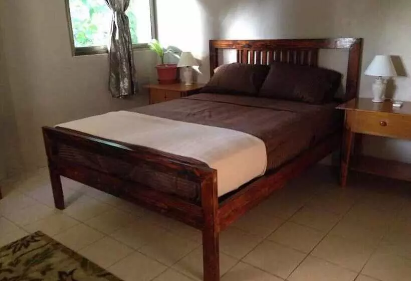 هتل The Adventures Inn   Peleliu
